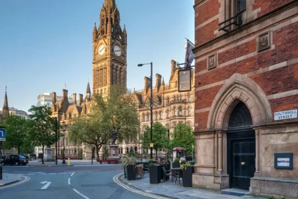 Travel to manchester